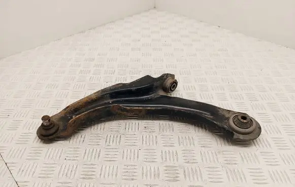 Renault Clio IV Front lower control arm/wishbone 