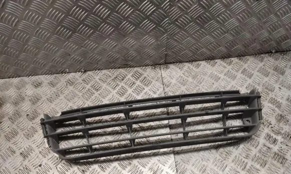 Volkswagen Touran I Front bumper lower grill 1t0853677