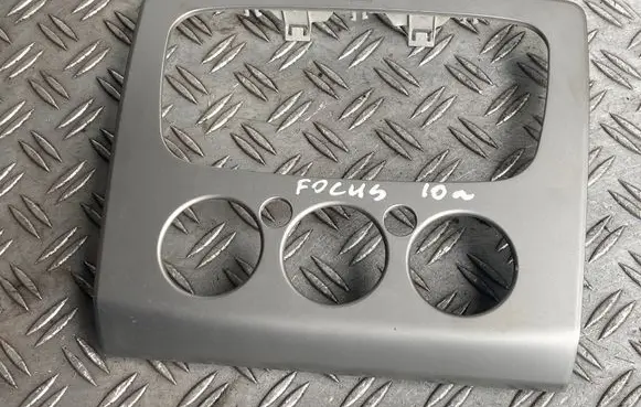 Ford Focus Radio/GPS head unit trim 7M5118522A
