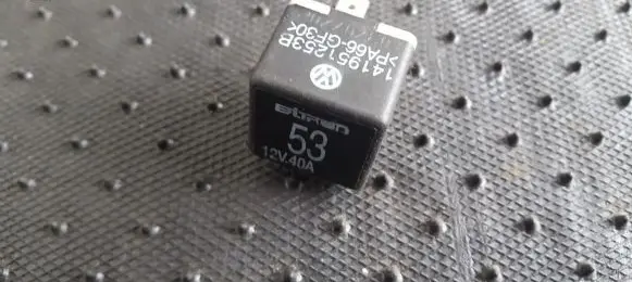 Volkswagen PASSAT B5.5 Other relay 141951253B