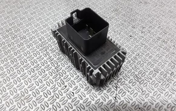 Opel Sintra Glow plug pre-heat relay 90508974