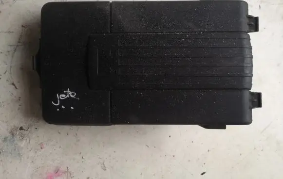Volkswagen Jetta VI Battery box tray cover/lid 3C0915443A