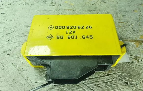 Mercedes-Benz E W124 Seat control module 0008206226
