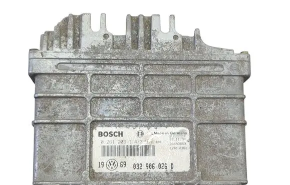 Volkswagen Golf III Engine control unit/module 032906026D 0261203314 0261203315