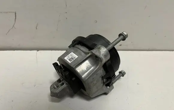 BMW X6 G06 Engine mount bracket 8841312