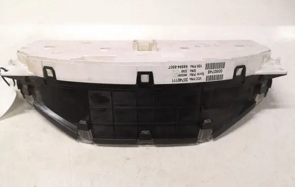 Volvo XC90 Speedometer (instrument cluster) 8691648 0050745 30746111