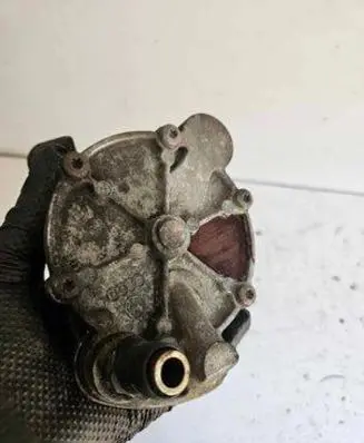 Volkswagen Transporter - Caravelle T4 Vacuum pump 074145100A