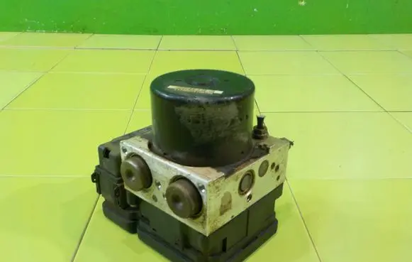 Volkswagen Golf Plus ABS Pump 1K0907379AJ ZP55