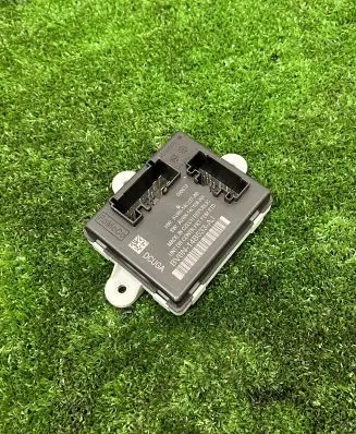 Ford Focus Door control unit/module BV6N14B533AJ AV6N14C237AB