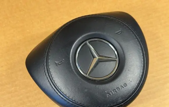 Mercedes-Benz GLE (W166 - C292) Steering wheel airbag A0008609700