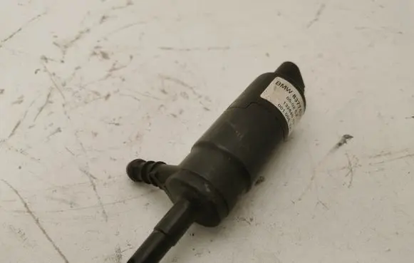 BMW 7 E65 E66 Headlight washer pump 8377430