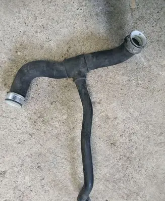 Mercedes-Benz S W221 Engine coolant pipe/hose A2215015582