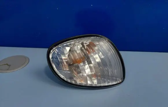 Toyota Corolla E110 Front indicator light 8151012890