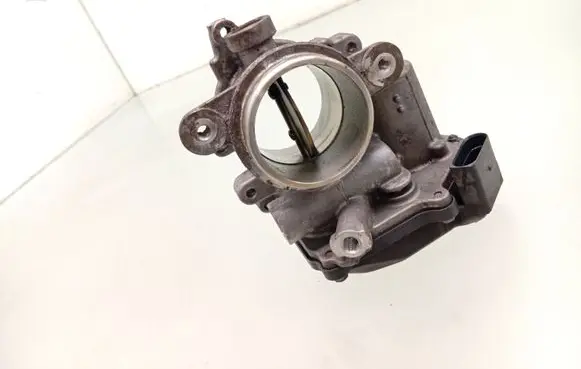 Volkswagen Golf VII Throttle valve 04L128063P