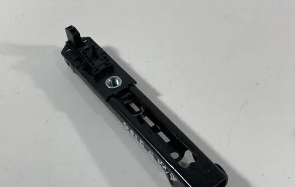 Volkswagen Golf VI Seat belt adjustment motor 1T0857819B