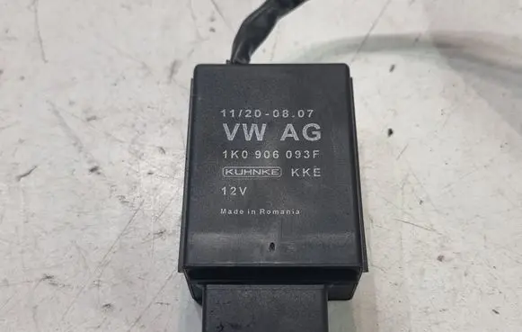 Volkswagen Golf VI Fuel pump relay 1K0906093F