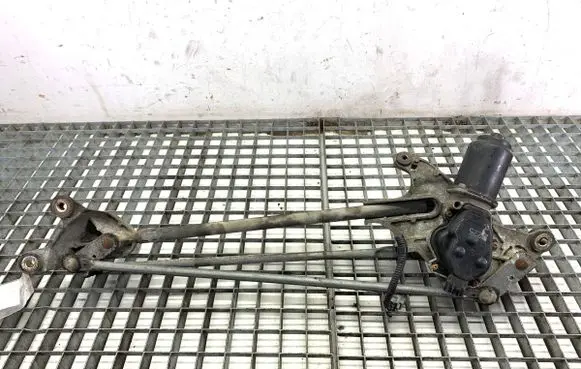 Honda CR-V Front wiper linkage and motor