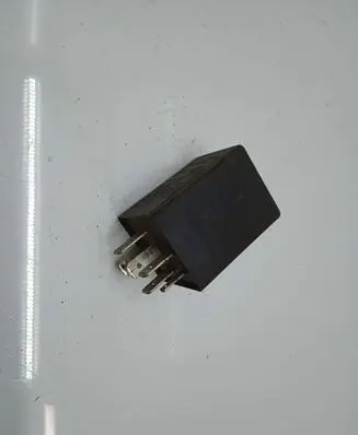 Volkswagen PASSAT B3 Window wiper relay 431955531