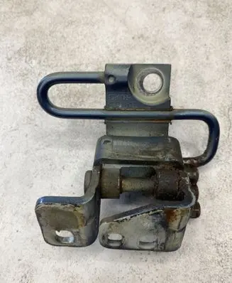 Volkswagen Golf V Front door lower hinge 1K0831412Q