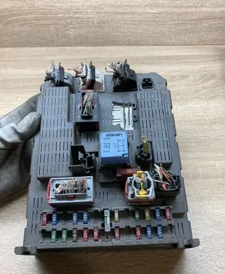 Citroen C5 Central body control module 9649301680