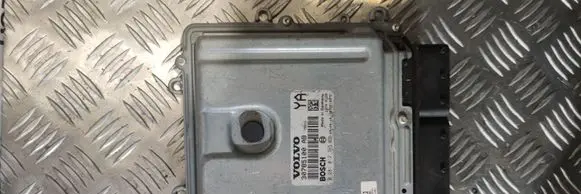 Volvo V70 Engine control unit/module 30785100
