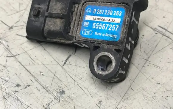 Opel Astra J Air pressure sensor 55567257