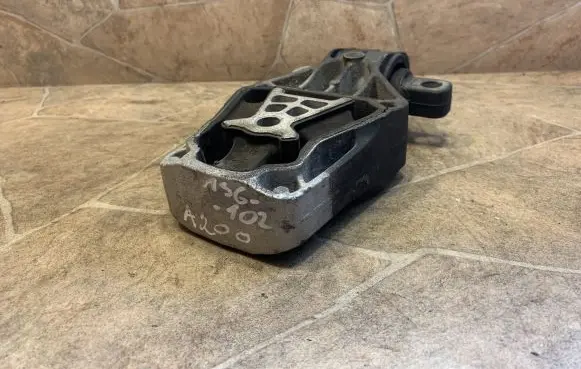 Mercedes-Benz B W246 W242 Engine mounting bracket A2462401209