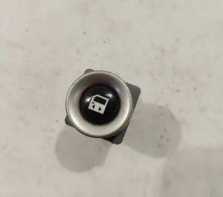 Tailgate opening switch