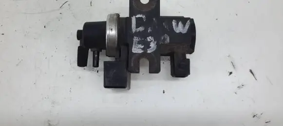 BMW 5 E39 Turbo solenoid valve 2247906 72279600 02290