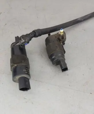 Porsche Macan (95B) Windscreen/windshield washer pump 6R0955681 7P6955964A
