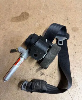 Volvo S40 Rear seatbelt 30661790