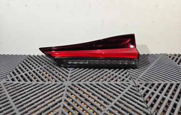Lexus CT 200H Tailgate rear/tail lights