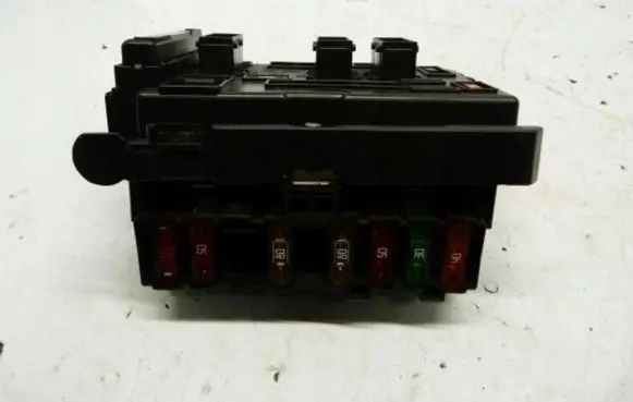 Citroen C5 Fuse module 964310098000
