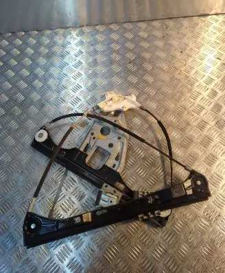 Mercedes-Benz C W203 Front door electric window regulator A2037203746