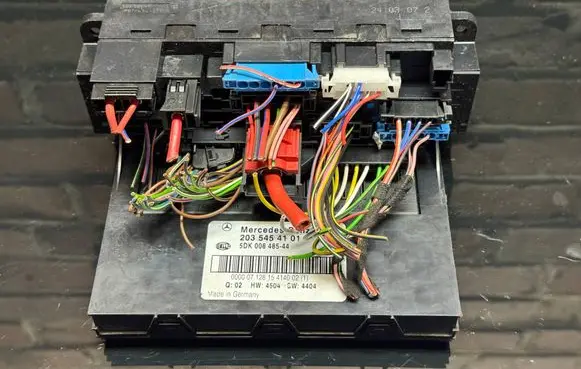 Mercedes-Benz C W203 Fuse module 2035454101 5DK00848544