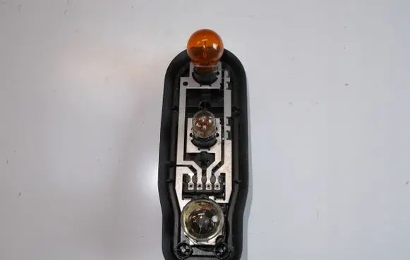 BMW 5 E39 Tail light bulb cover holder 2496339