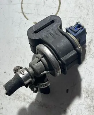 Volvo XC70 Valve vacuum 35290600