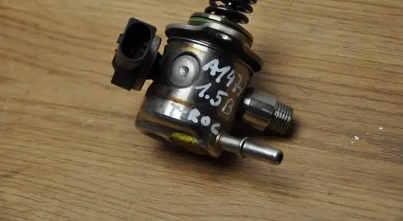Volkswagen T-Roc Fuel injection high pressure pump 05E127027L