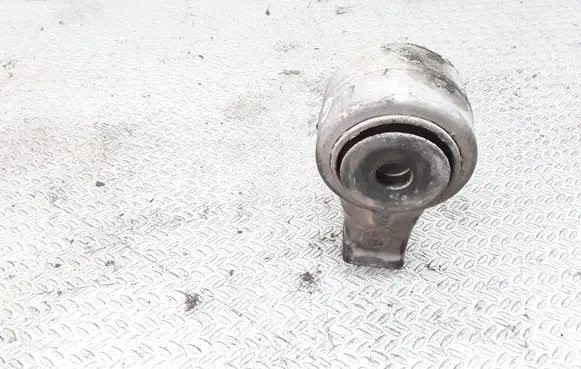 Mercedes-Benz S W220 Rear differential mounting bracket 2200918
