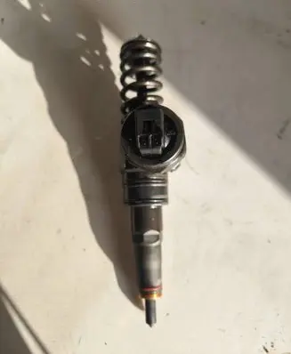 Skoda Fabia Mk1 (6Y) Fuel injector 000901R