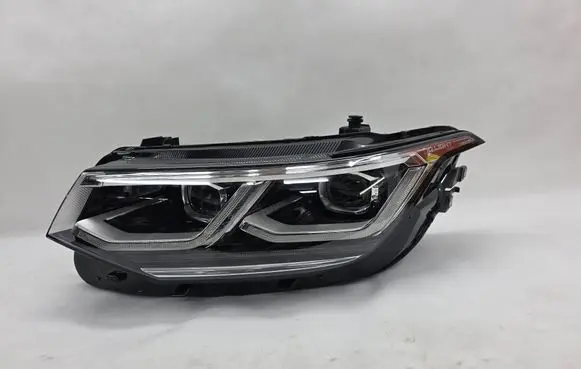 Volkswagen Tiguan Headlight/headlamp 5NB941081C