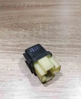 Nissan Terrano Glow plug pre-heat relay 2523079972