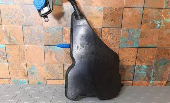 BMW 4 G22 G23 G24 G26 Windshield washer fluid reservoir/tank 7427885 9478352 61669478352