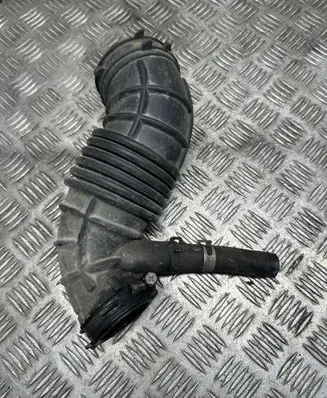 KIA Sorento Air intake hose/pipe 281302W300