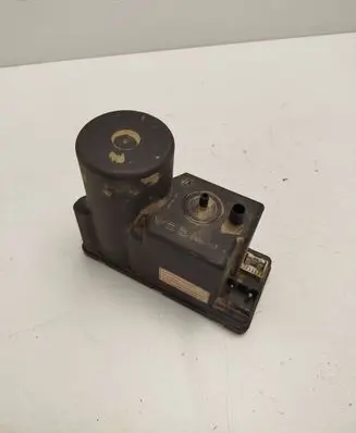 Audi A4 S4 B5 8D Central locking vacuum pump 4A0862257A