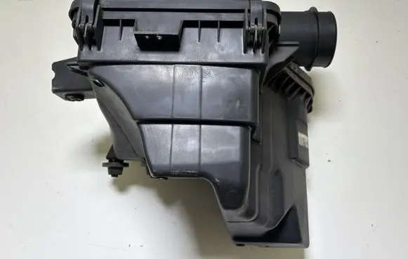 Ford Mustang V Air filter box CR339600050913