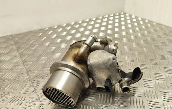 Audi A3 S3 8V EGR valve cooler 04L131512D Y2392011 04L131501C