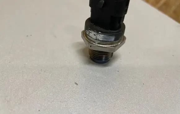 Fuel pressure sensor
