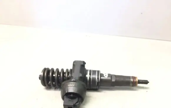 Volkswagen PASSAT B5.5 Fuel injector 038130073AJ