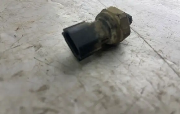 Nissan Patrol Y61 Oil pressure sensor 